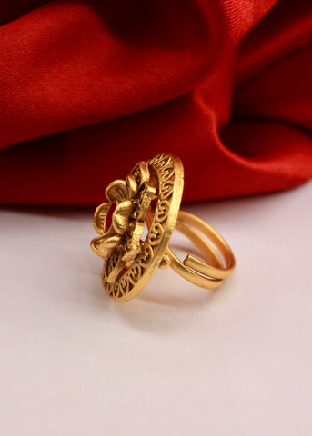 Buy Kundan Statement Ring / Rajwadi Bridal Kundan Pearl Ring / Sabyasachi  Kundan Ring / Cocktail CZ Ring / Golden Kundan Pearl Ring Online in India -  Etsy
