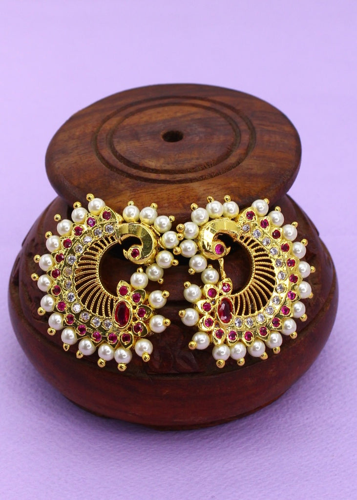 Minabagan Jhumka : A pair of darling minakari jhumkas done quite the Bengali  way. A single b… | Gold jewelry stores, Gold earrings for women, Gold  earrings designs