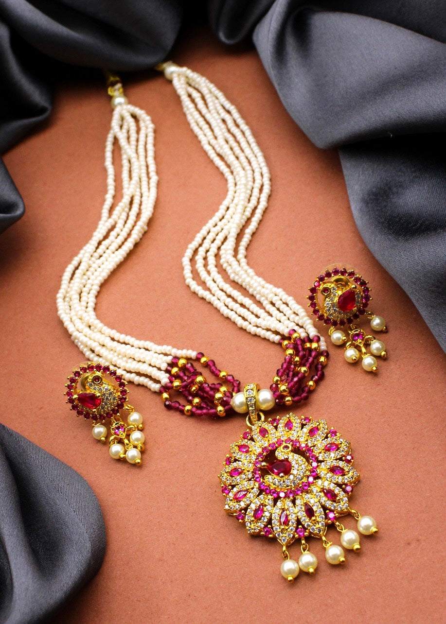 ENTICING PEACOCK NECKLACE