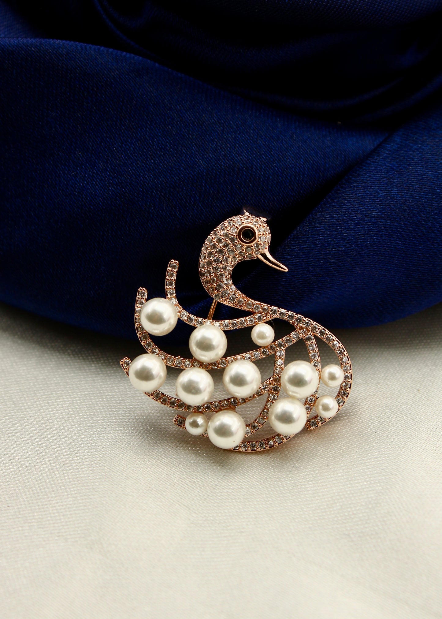 SWAN DESIGN DIA SAREEPIN