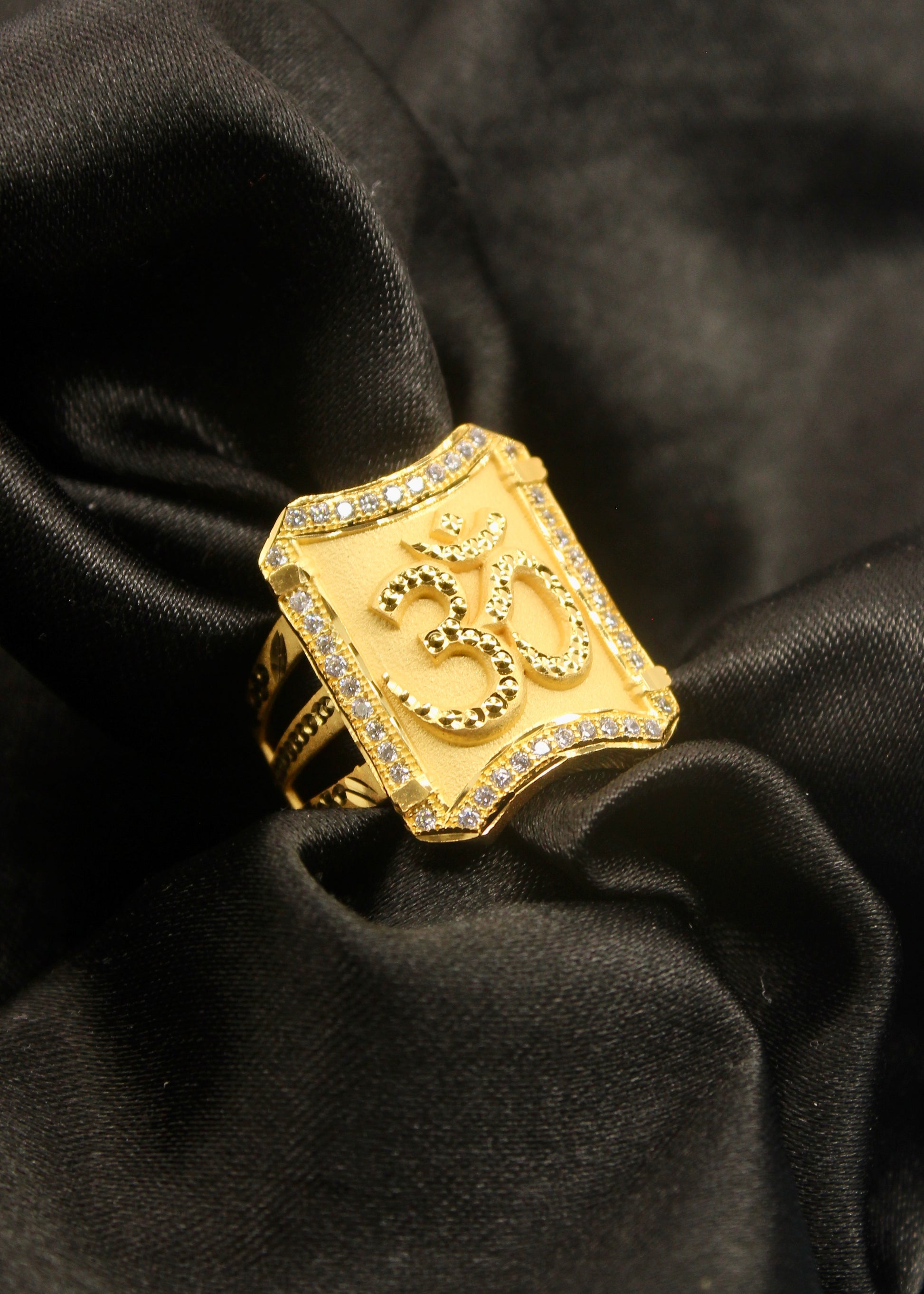 ROYAL GOLD PLATED MEN'S RING – Sonchafa