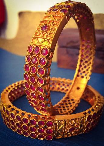 PINK COLOUR MATTE GOLD FINISH FANCY BANGLES