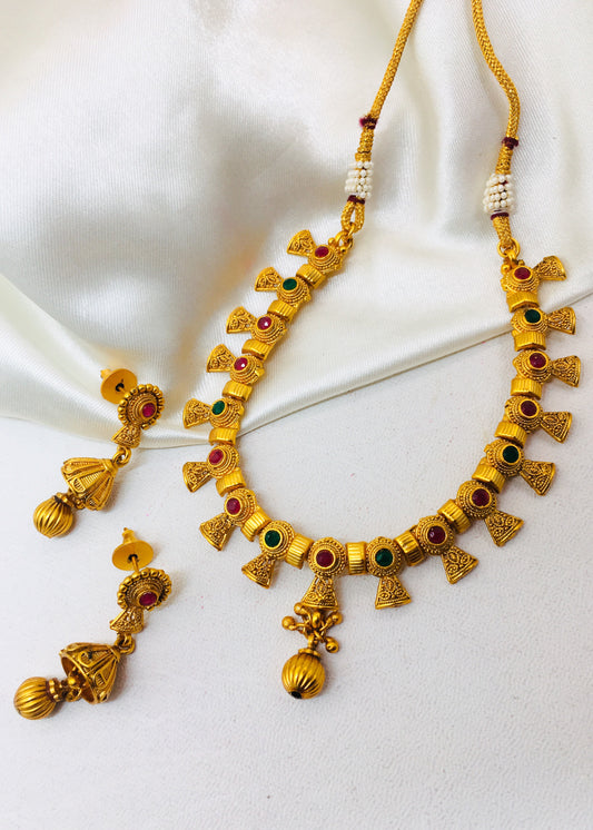 STONE DESIGN FLORAL NECKLACE