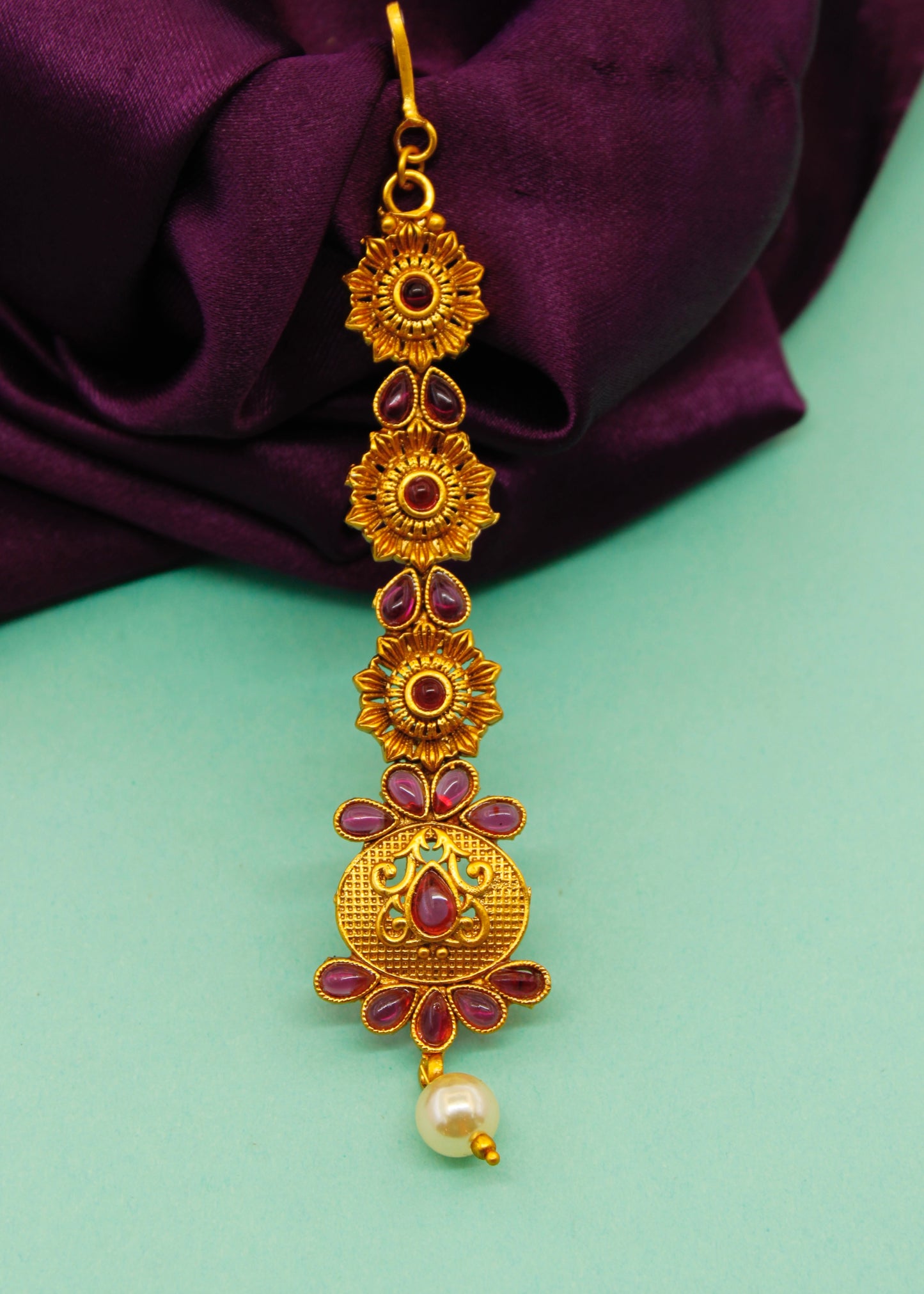 ELEGANT PESHWAI BINDI