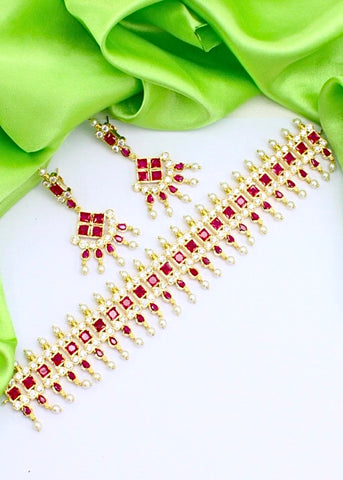 LUMINOUS PEARL NECKLACE