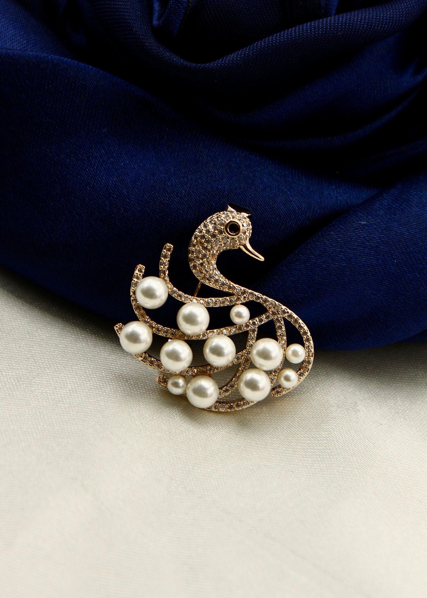 SWAN DESIGN DIA SAREEPIN