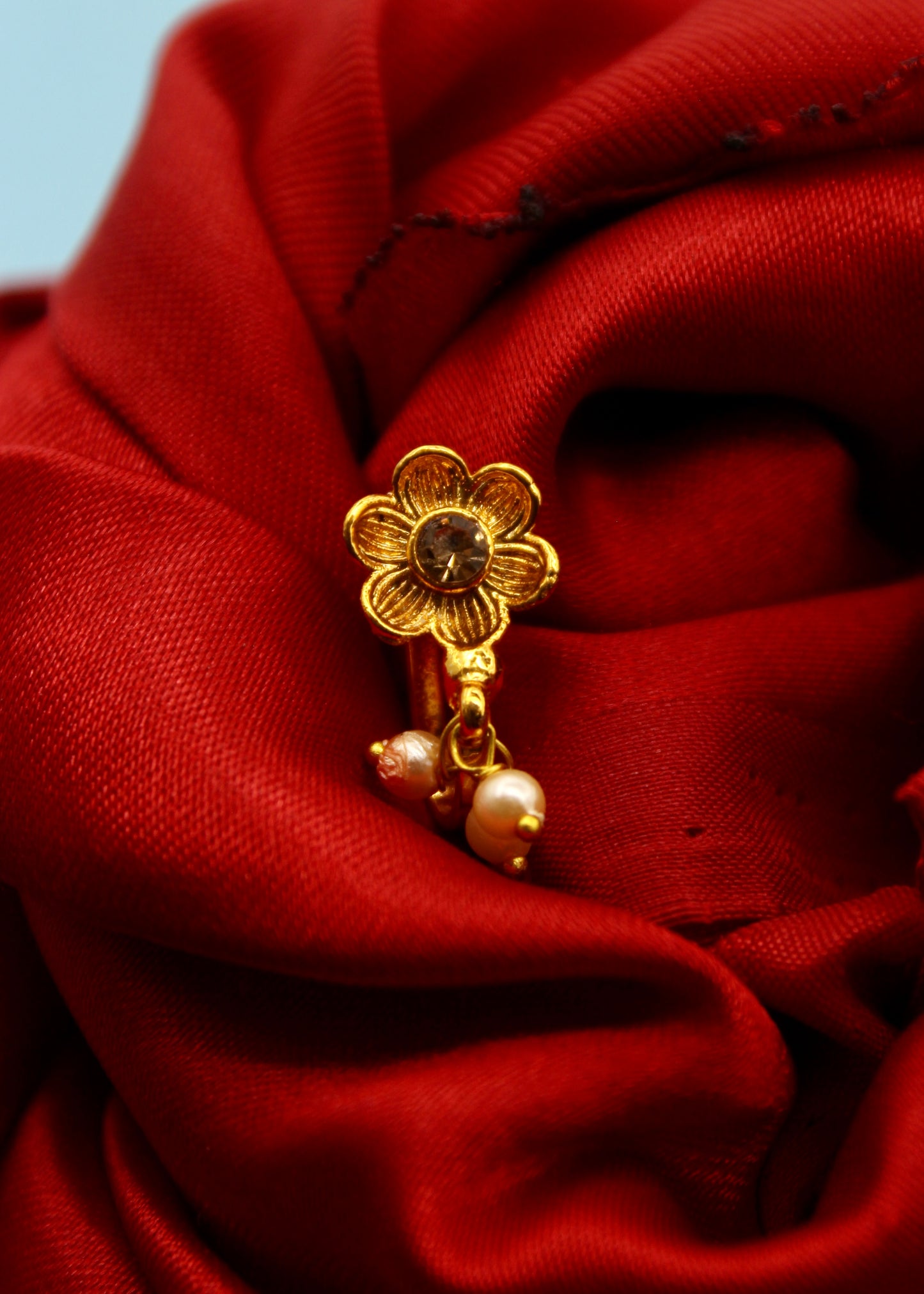 CLASSY ANTIQUE NOSE PIN