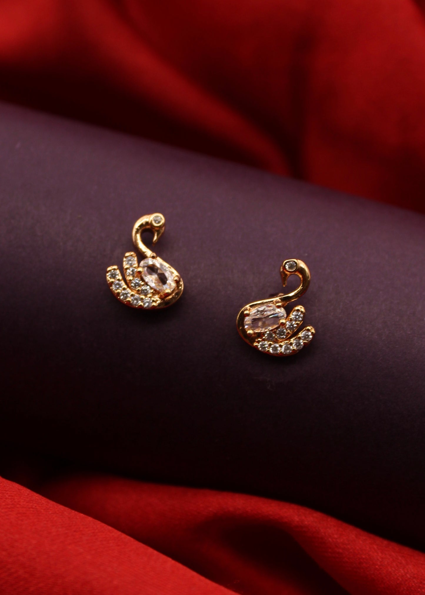 GRACY SWAN STUDS