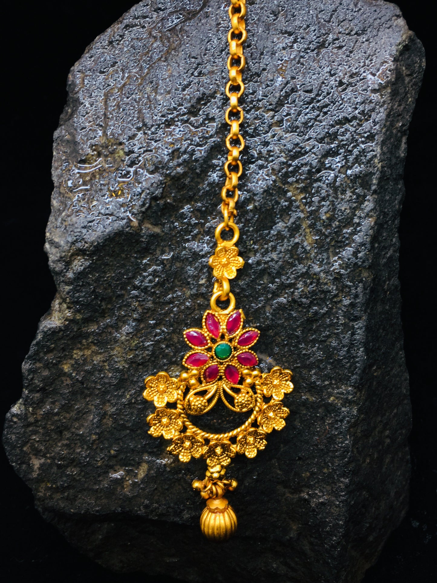 VERY CLASSY FLORAL BINDI