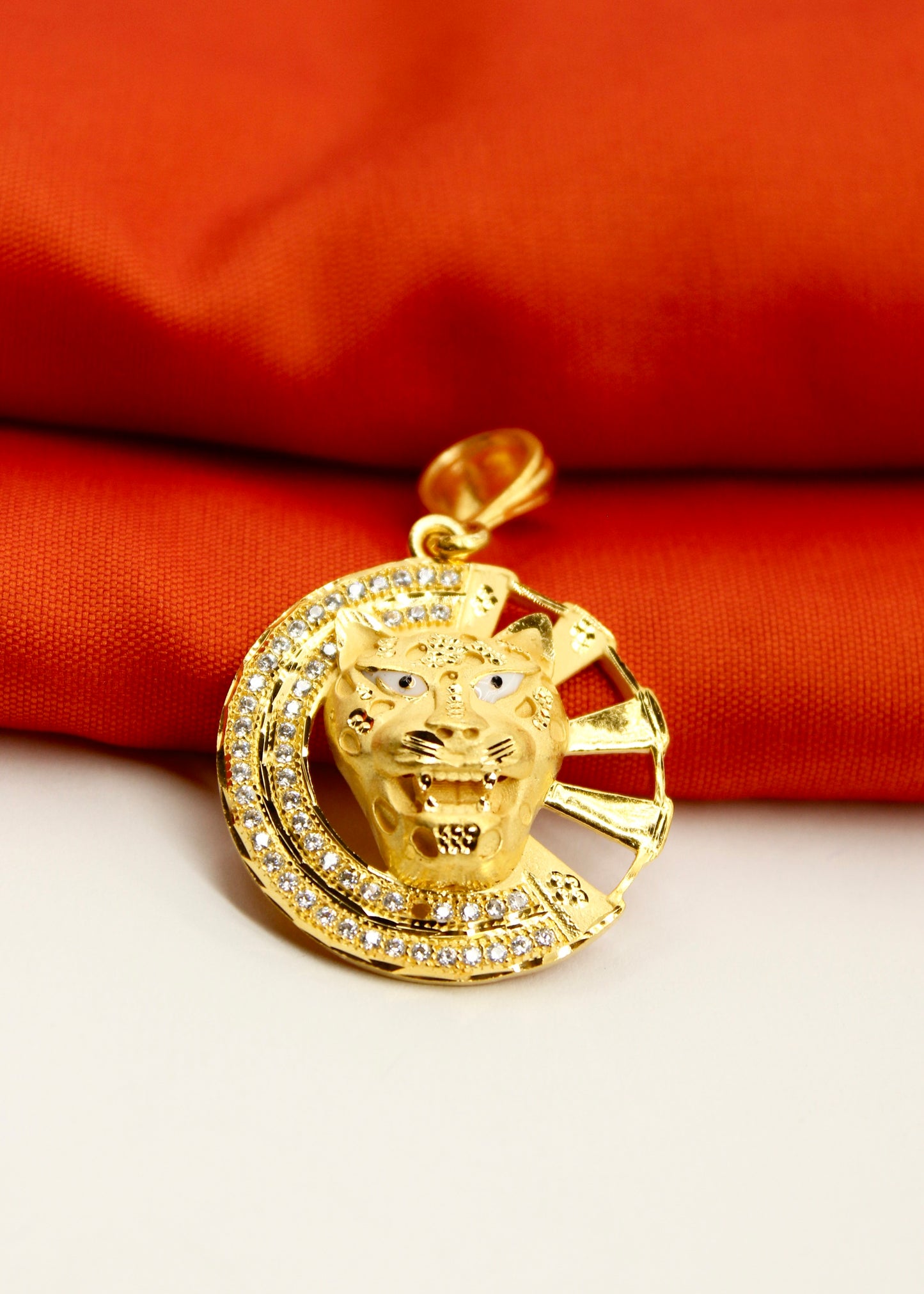ELEGANT GOLD PLATED PENDANT