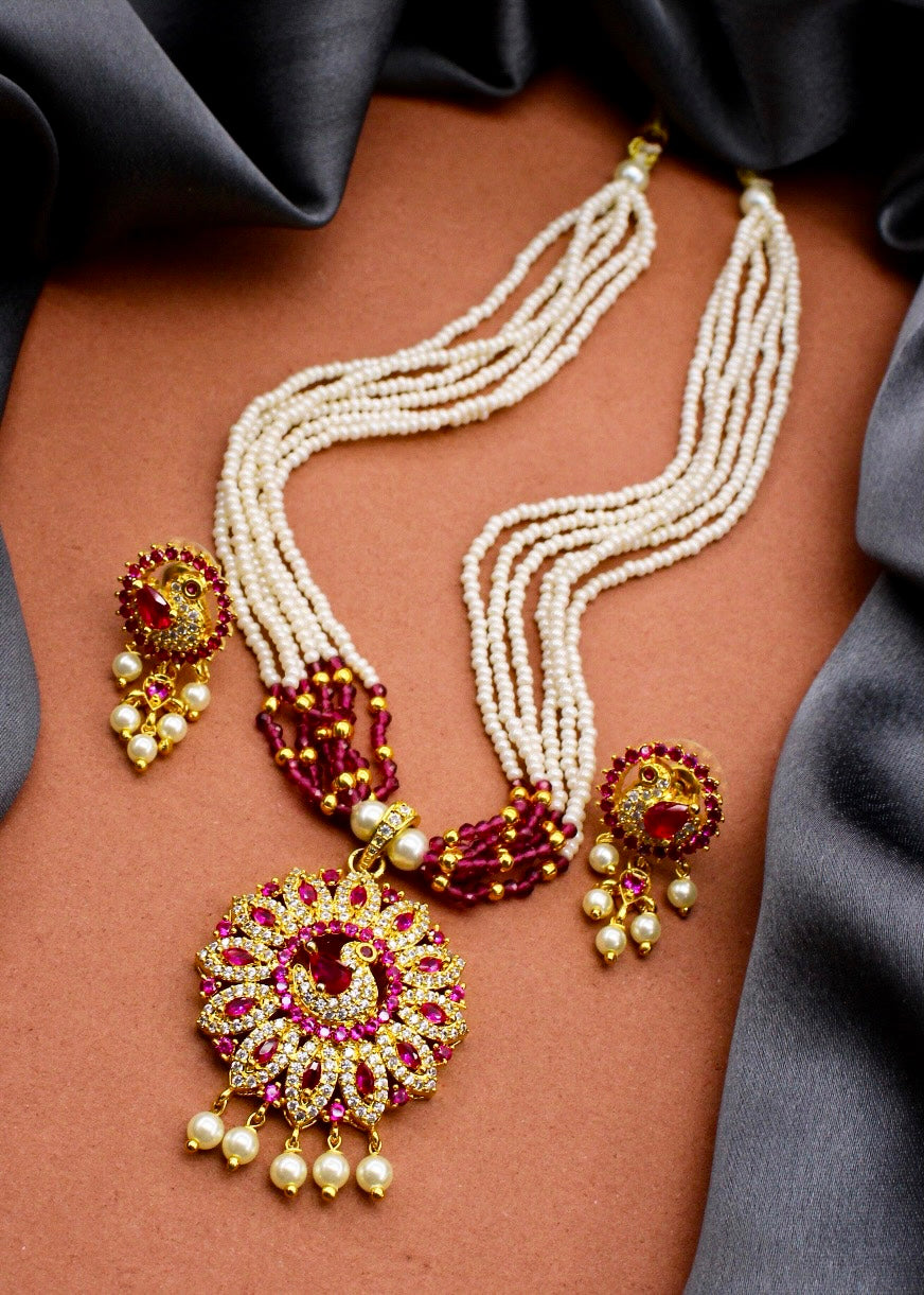 ENTICING PEACOCK NECKLACE