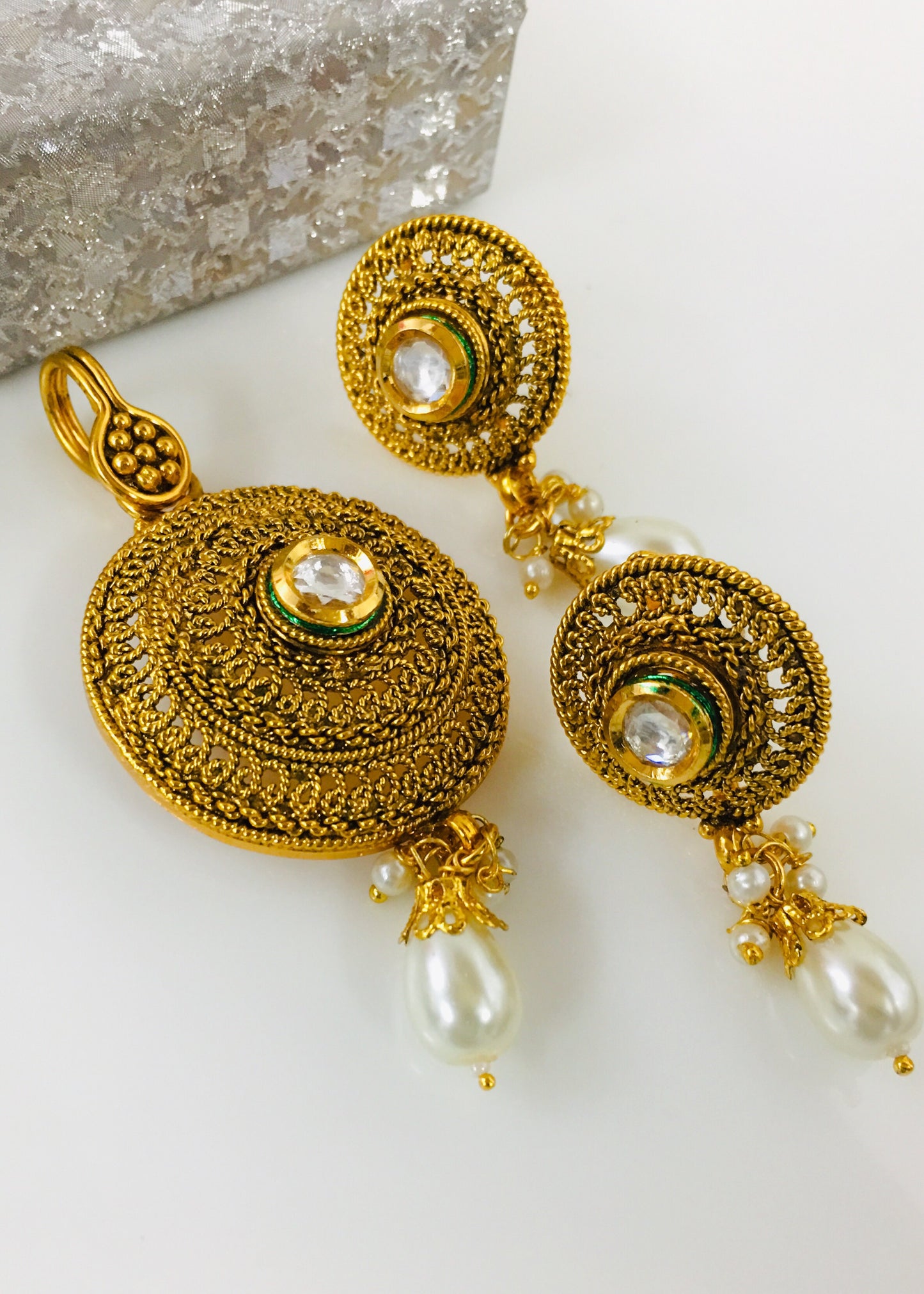 PEARL BEADS CIRCULAR PENDANT SET