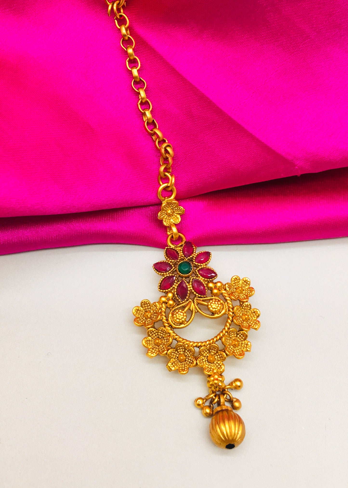 VERY CLASSY FLORAL BINDI