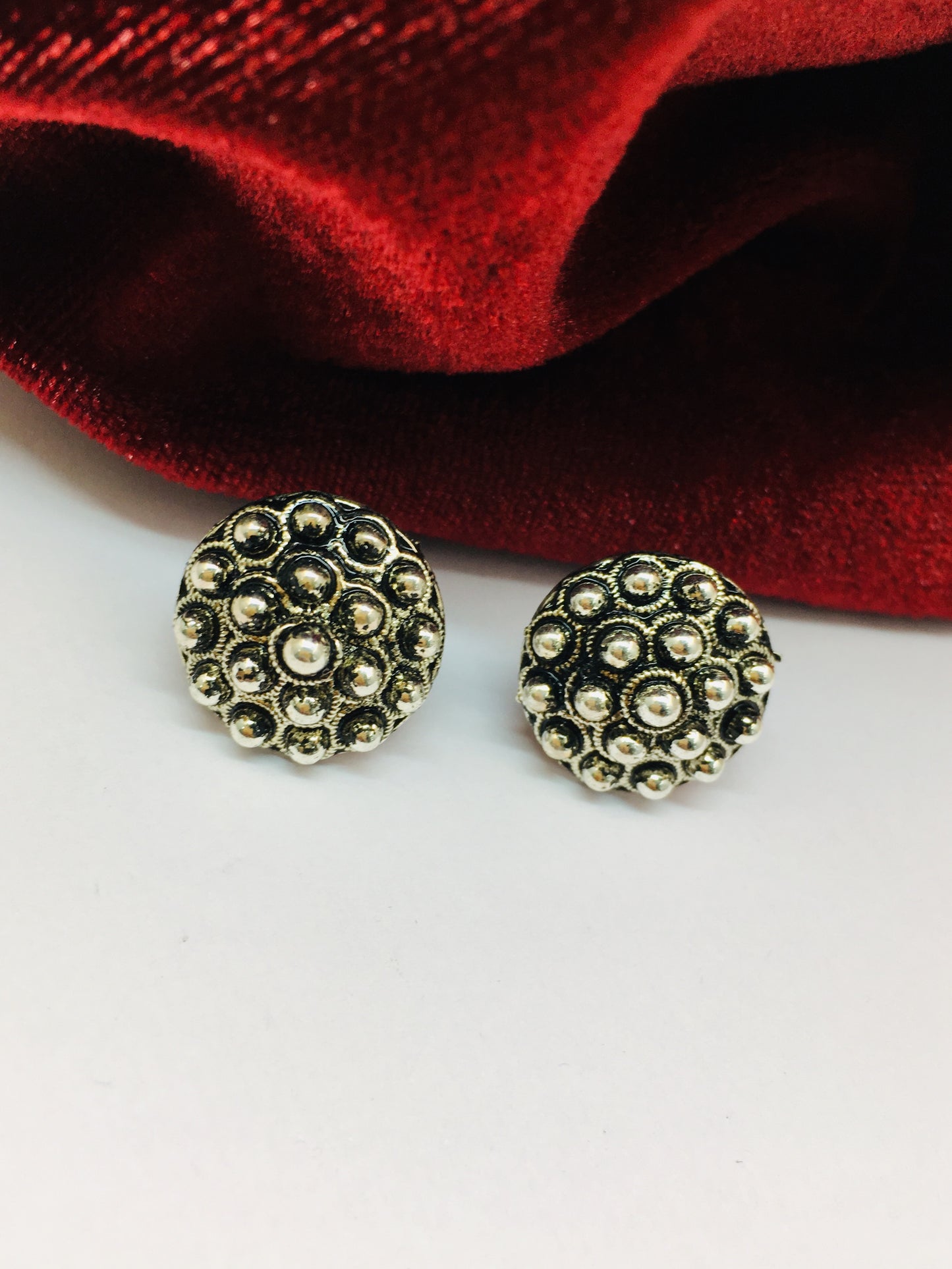 OXIDISED BEADS STUDS