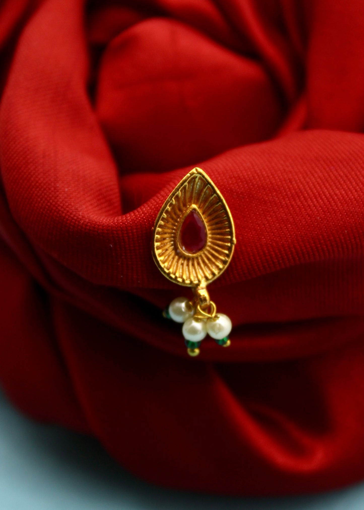 LEAFY ANTIQUE NOSE PIN