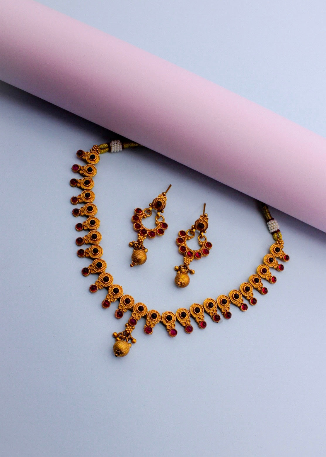 MATTE SLEEK NECKLACE