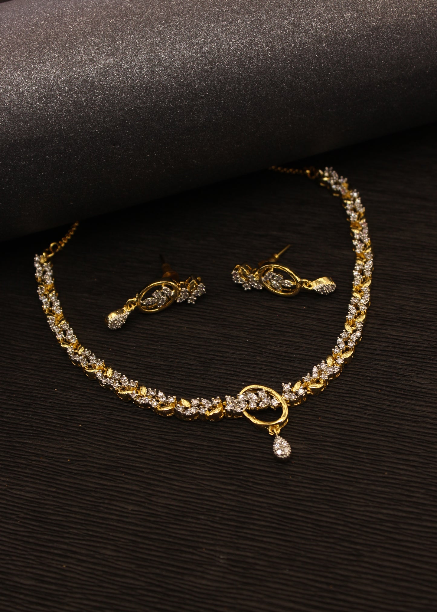 FASHIONABLE DIA NECKLACE