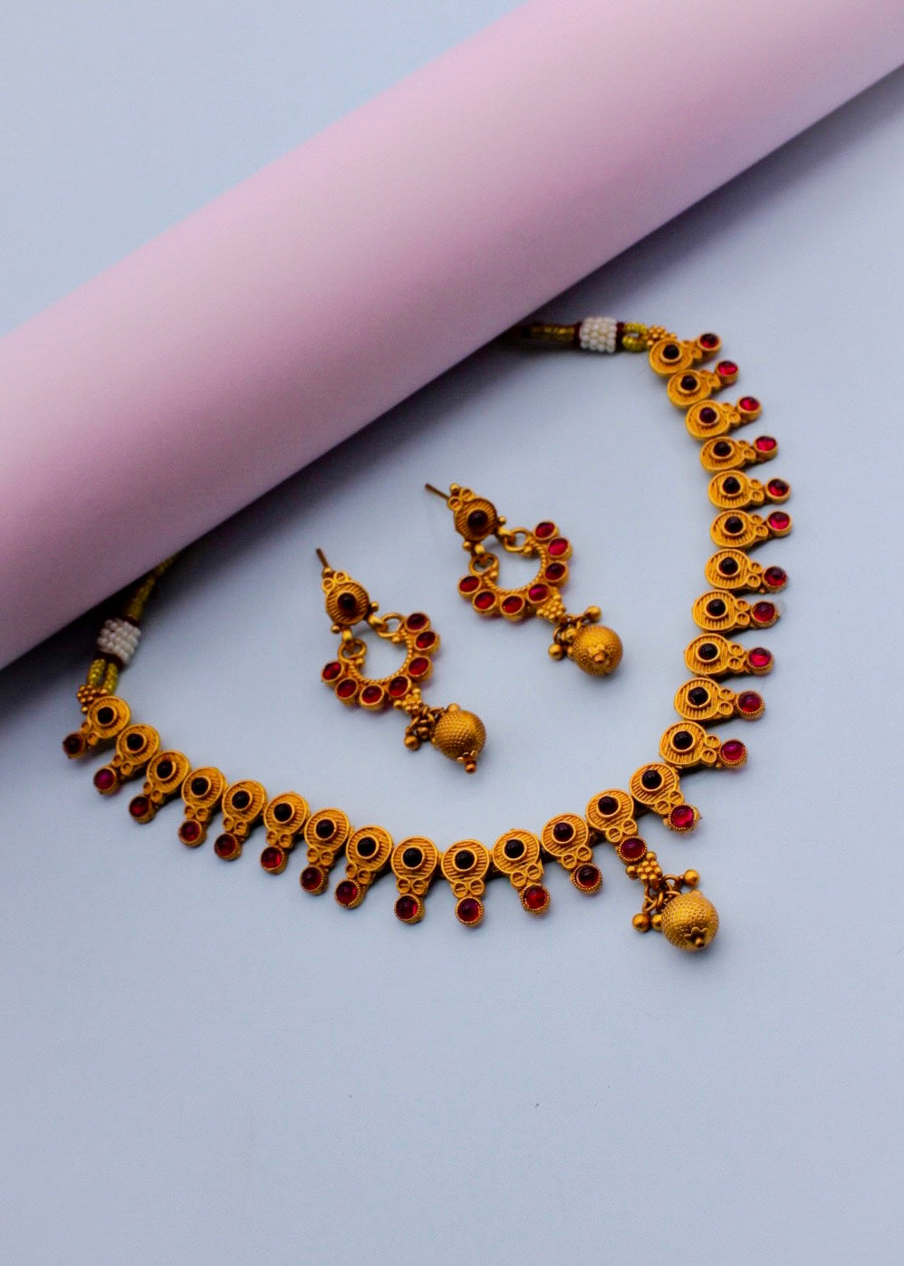 MATTE SLEEK NECKLACE