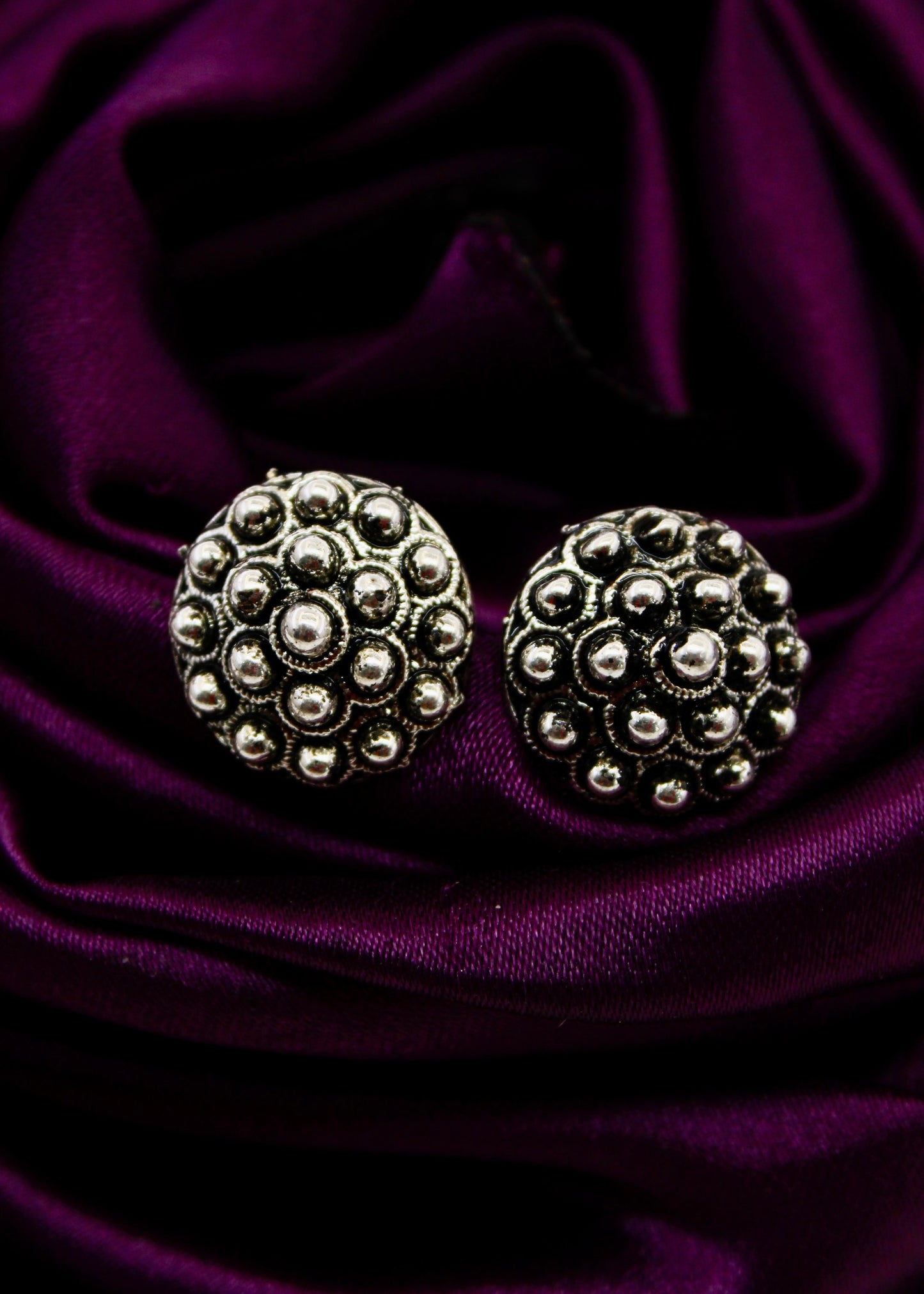 OXIDISED BEADS STUDS