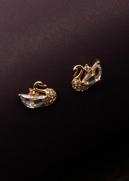 PRETTY SWANY DIA STUDS