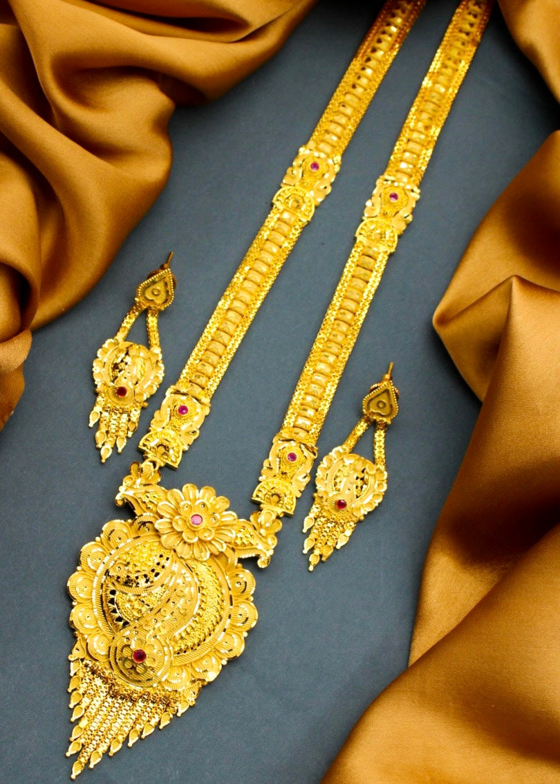 GLAMOROUS GOLD PLATED NECKLACE