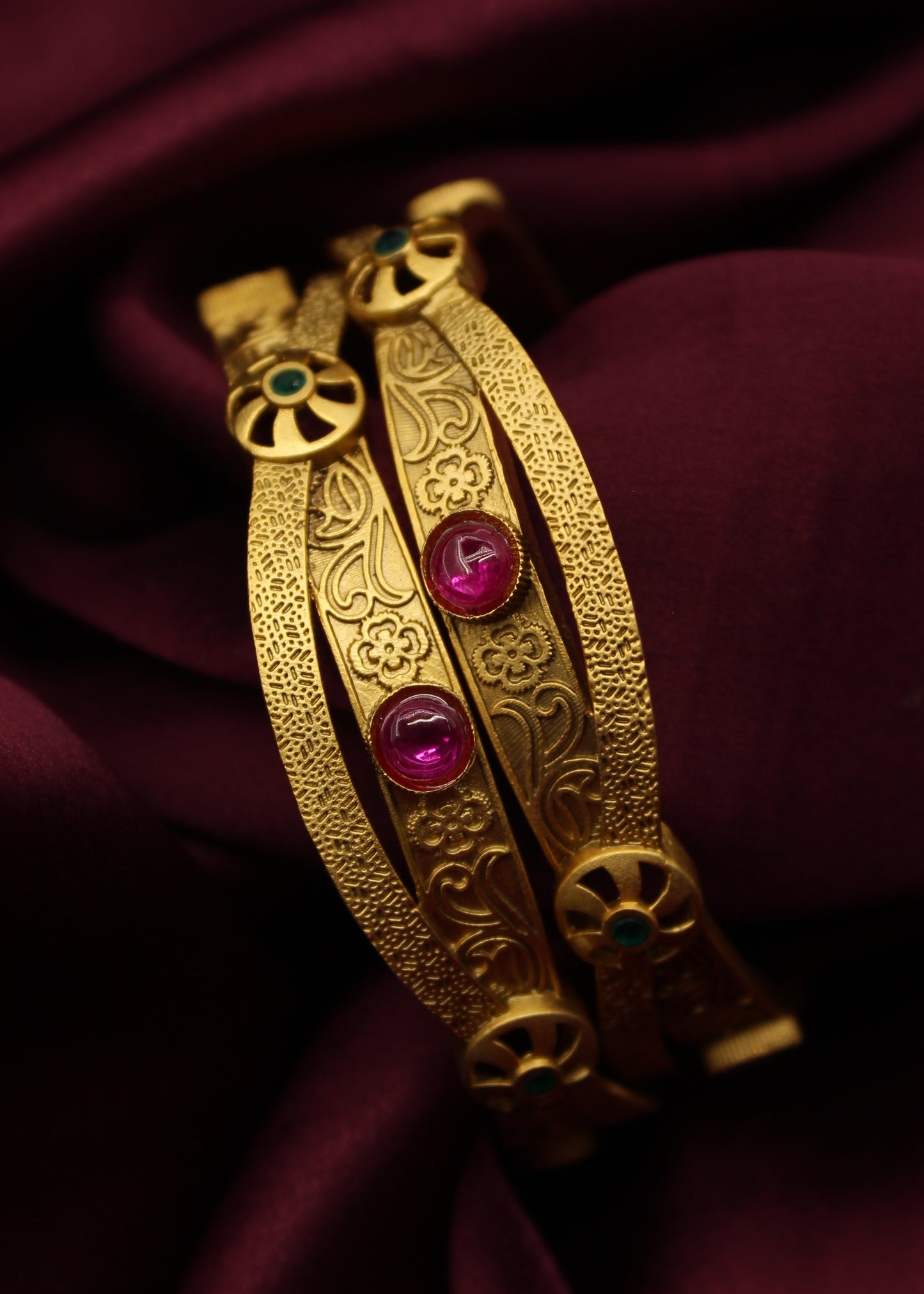 ENTICING KUNDAN KADA