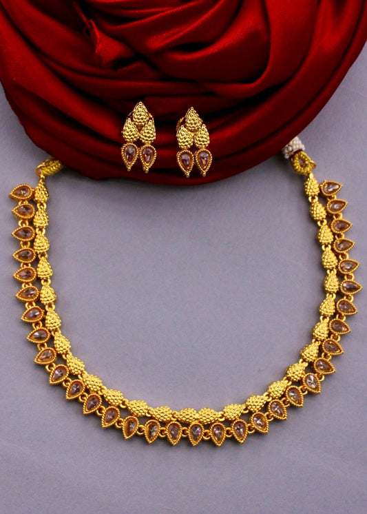 STRIKING ANTIQUE NECKLACE