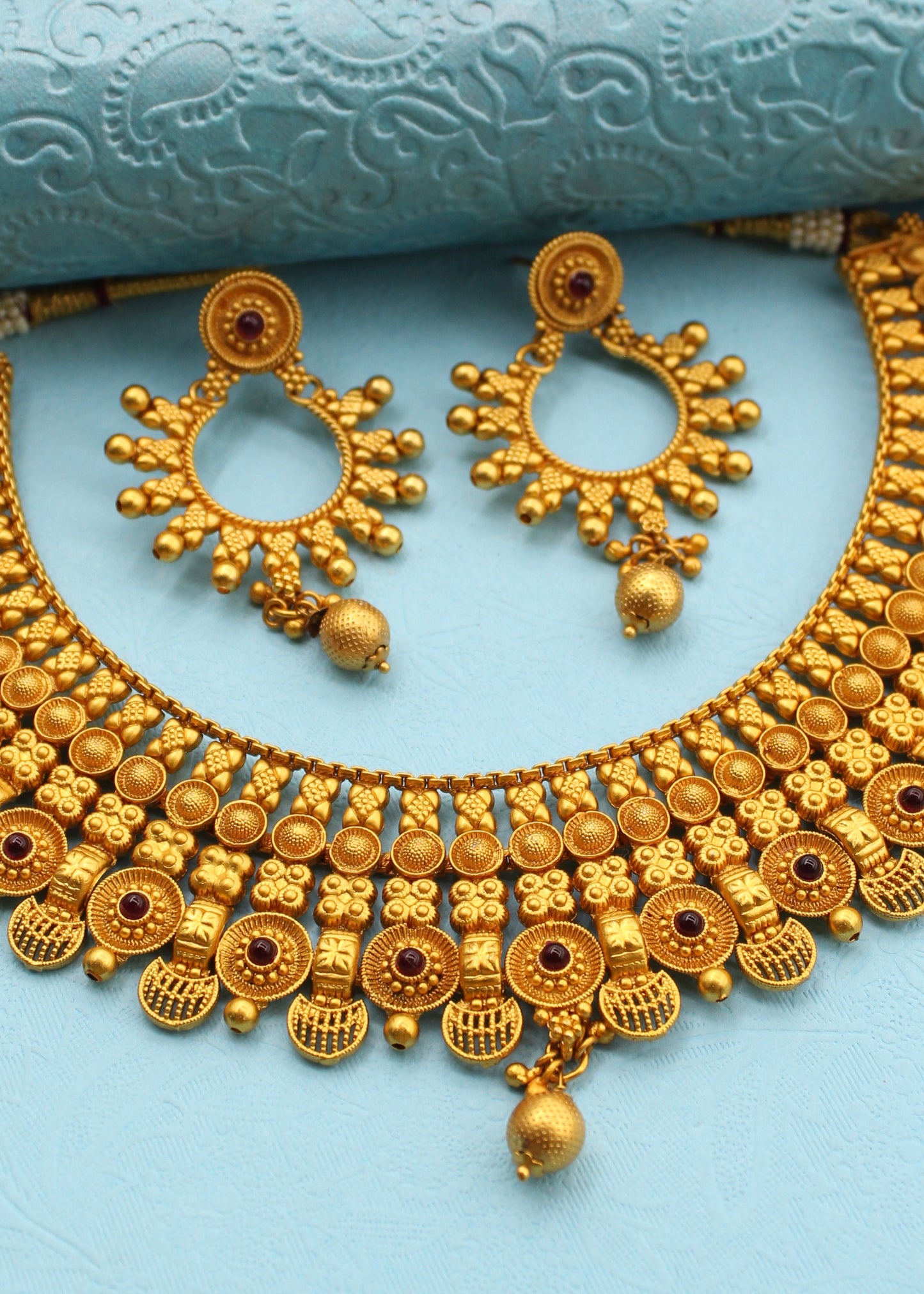 IMPRESSIVE PESHWAI NECKLACE