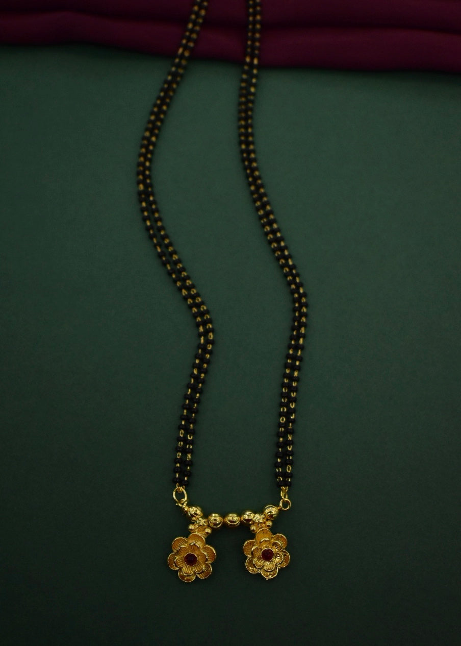 GOLDEN FLORAL PENDANT MANGALSUTRA