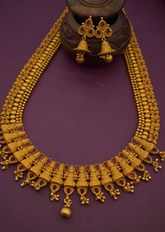 SPLENDID DESIGNER NECKLACE