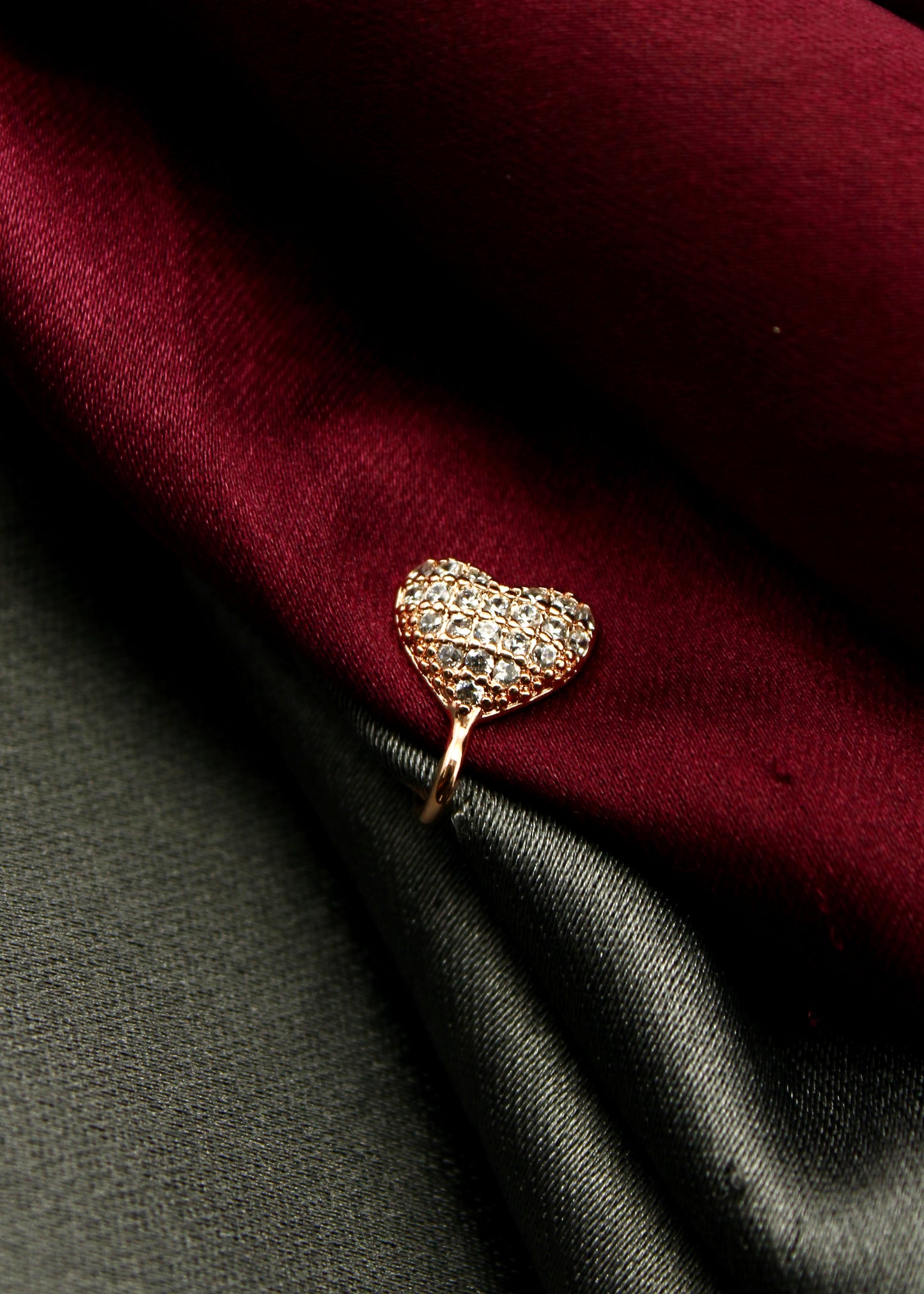 DELIGHT HEART SHAPE NOSE PIN