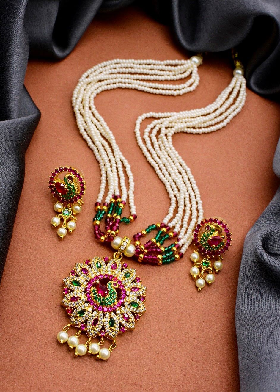 ENTICING PEACOCK NECKLACE