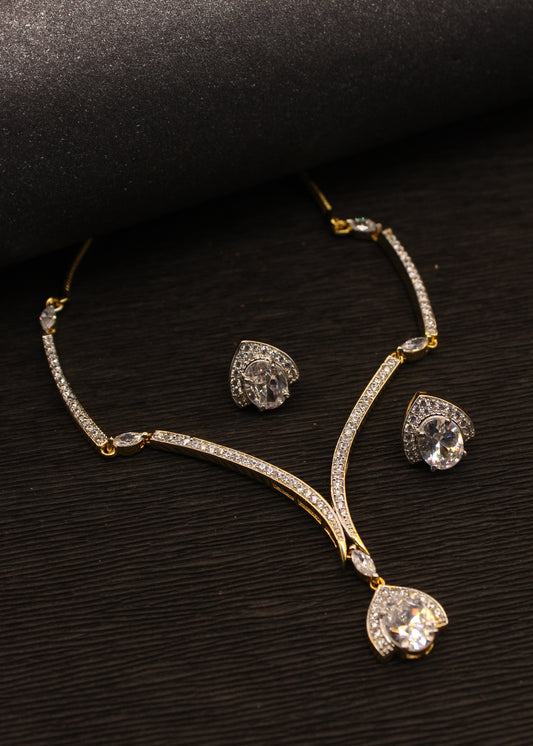 DECENCE DIA NECKLACE