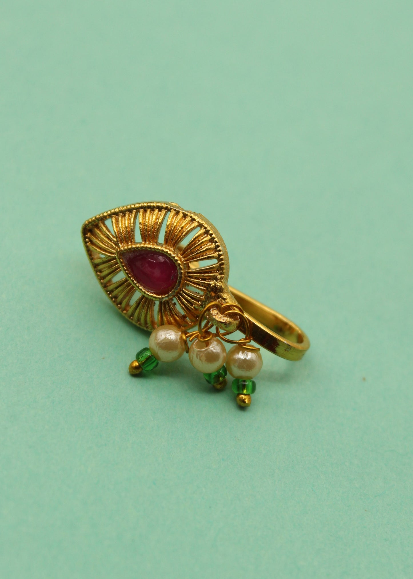 PRETTY ANTIQUE NOSE PIN