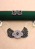 FASHIONABLE MOTI CHOKER