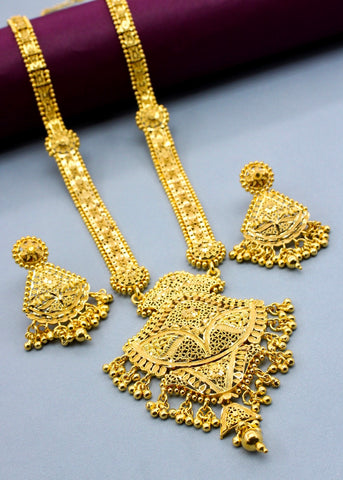 GLEAMING GOLD PLATED NECKLACE