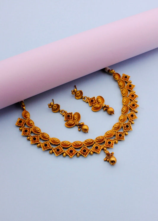 ARTISTIC MATTE NECKLACE