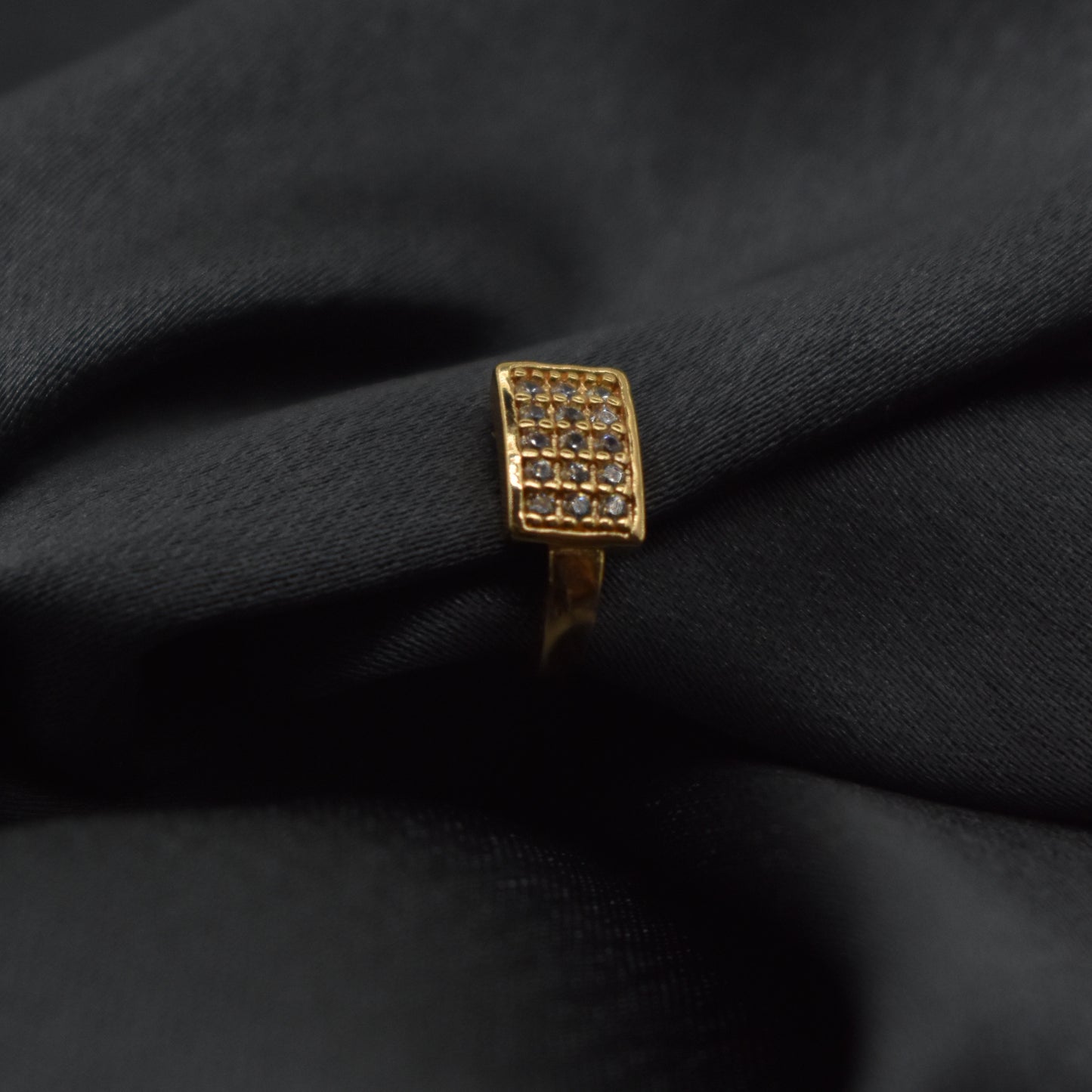 STYLISH SQUARE DESIGN NOSE PIN