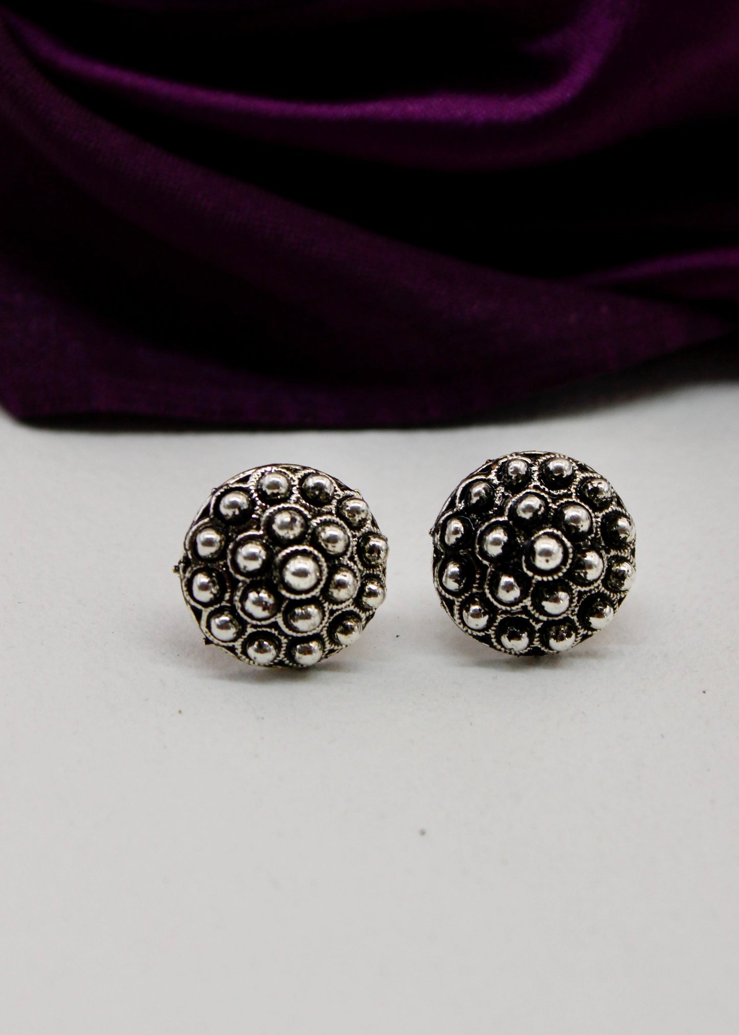 OXIDISED BEADS STUDS