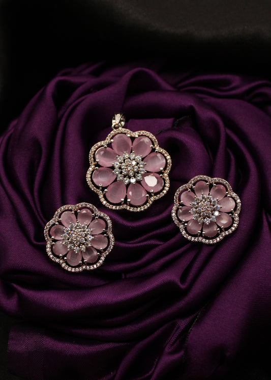 LOVELY FLOWERET PENDANT SET