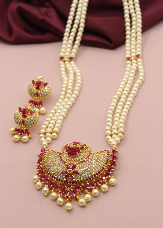 ENTICING MOTI NECKLACE