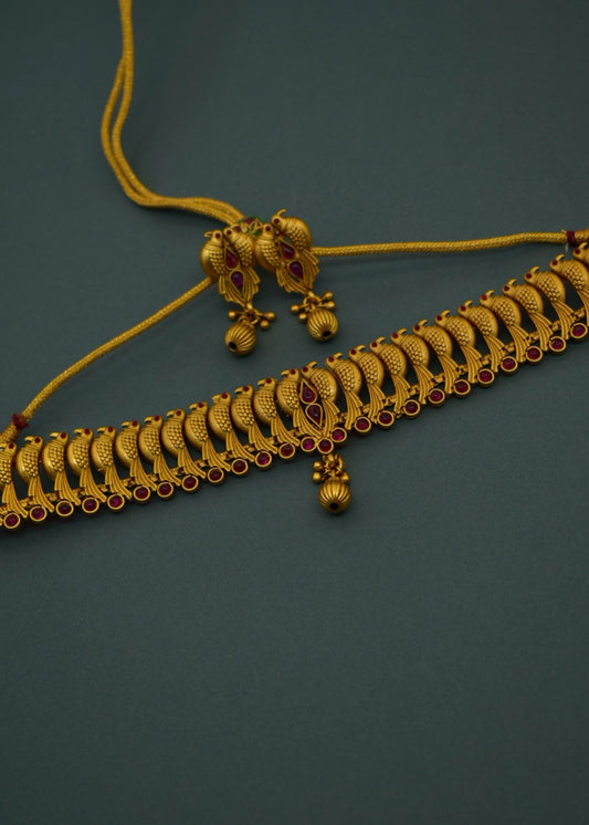 GRACEFUL SPARROW DESIGN NECKLACE