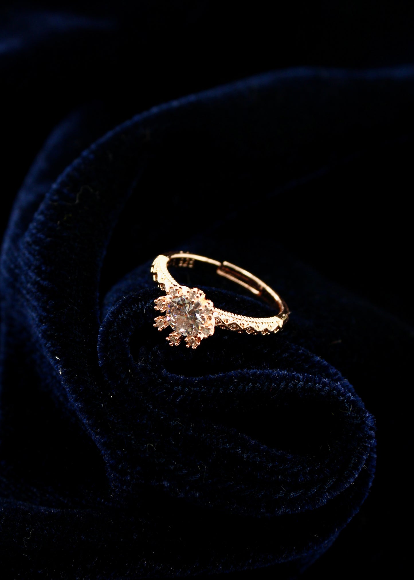 MODISH DIA FINGER RING