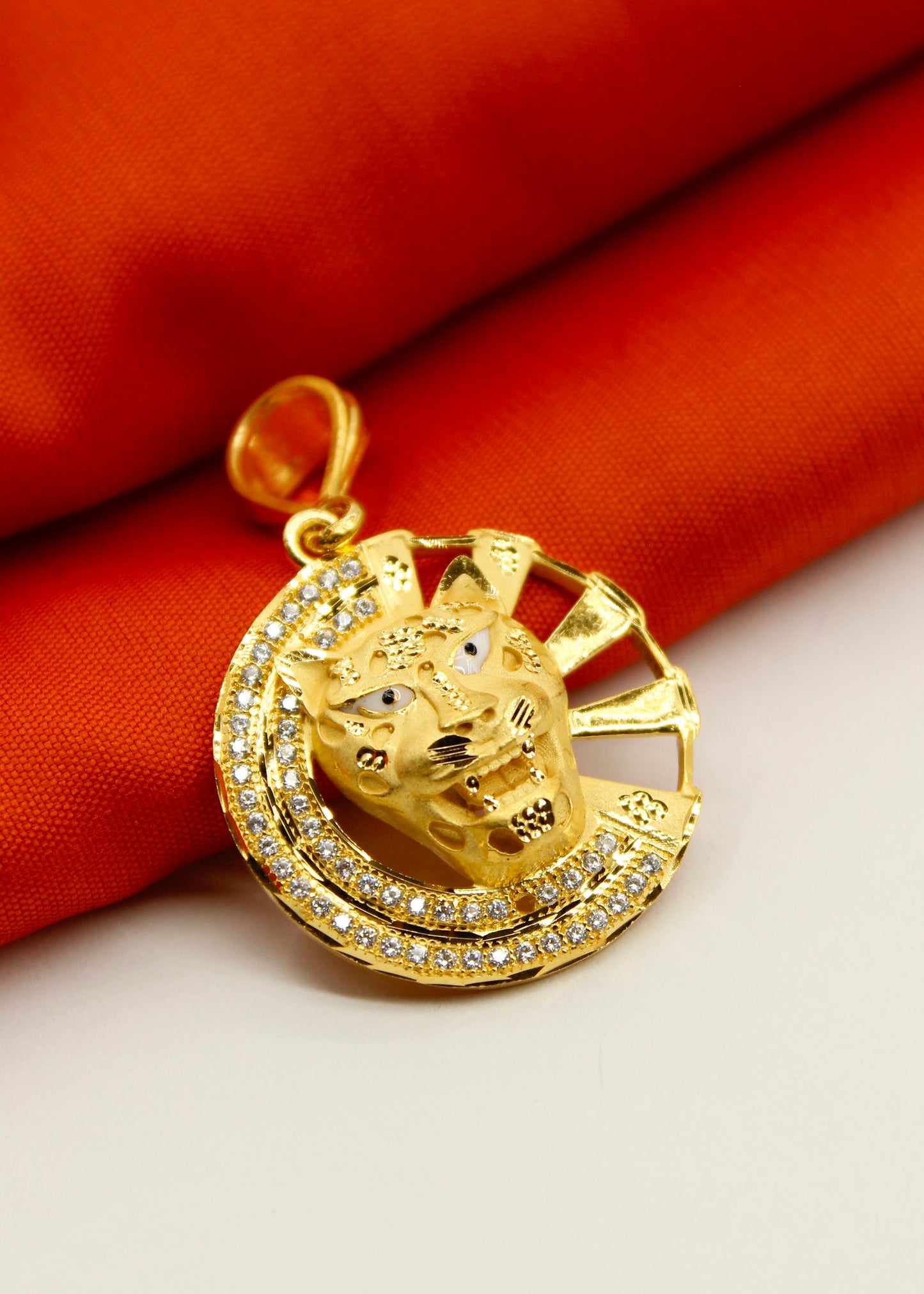 ELEGANT GOLD PLATED PENDANT