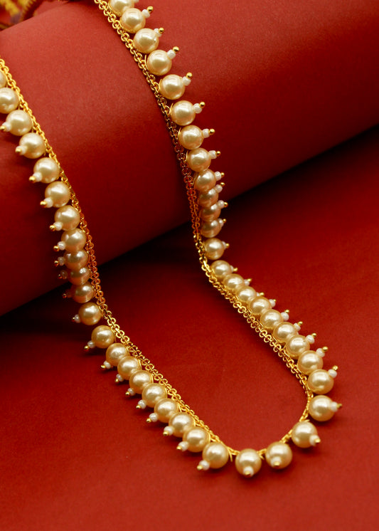 PRETTY PEARLS NECKLACE