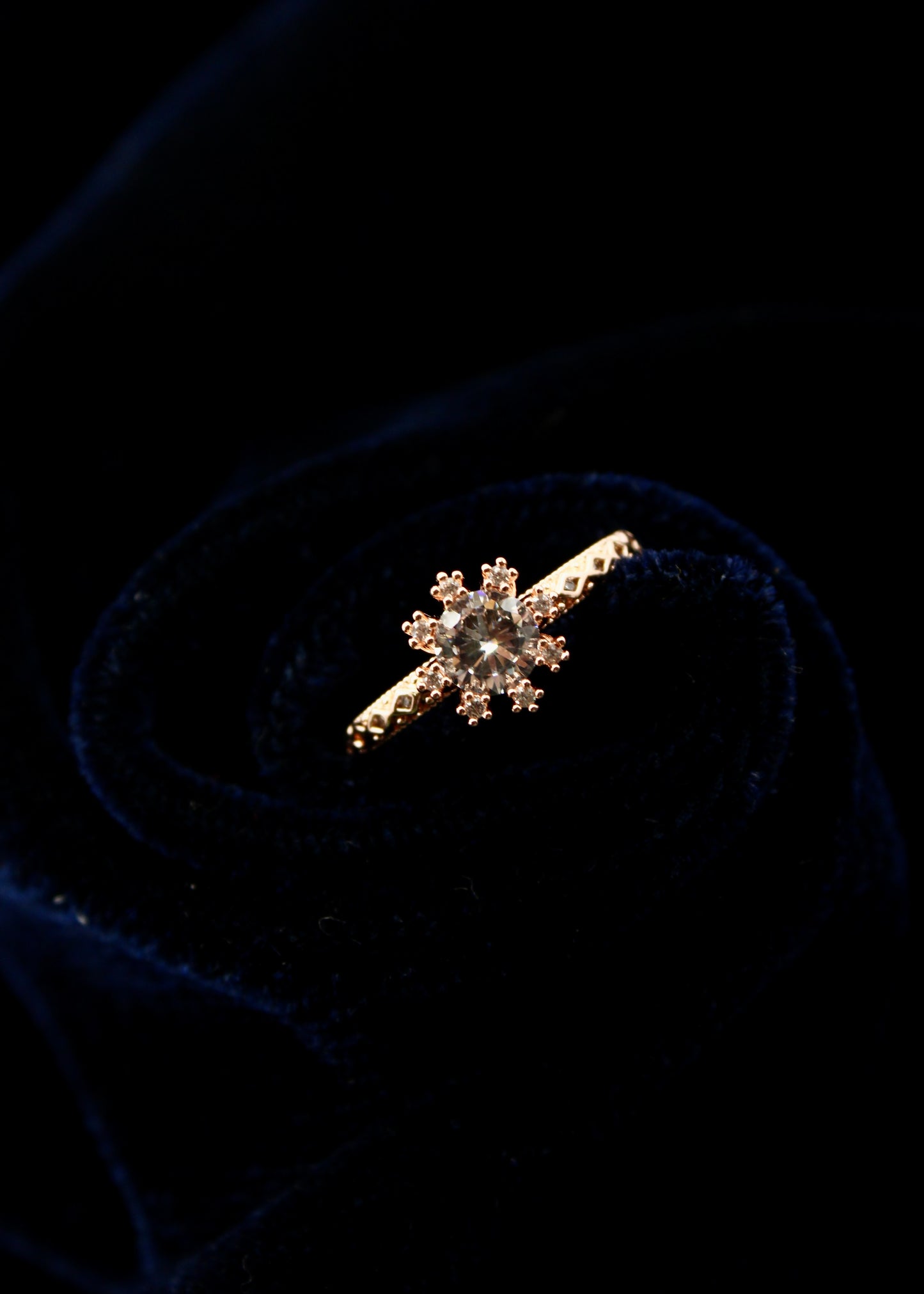 MODISH DIA FINGER RING