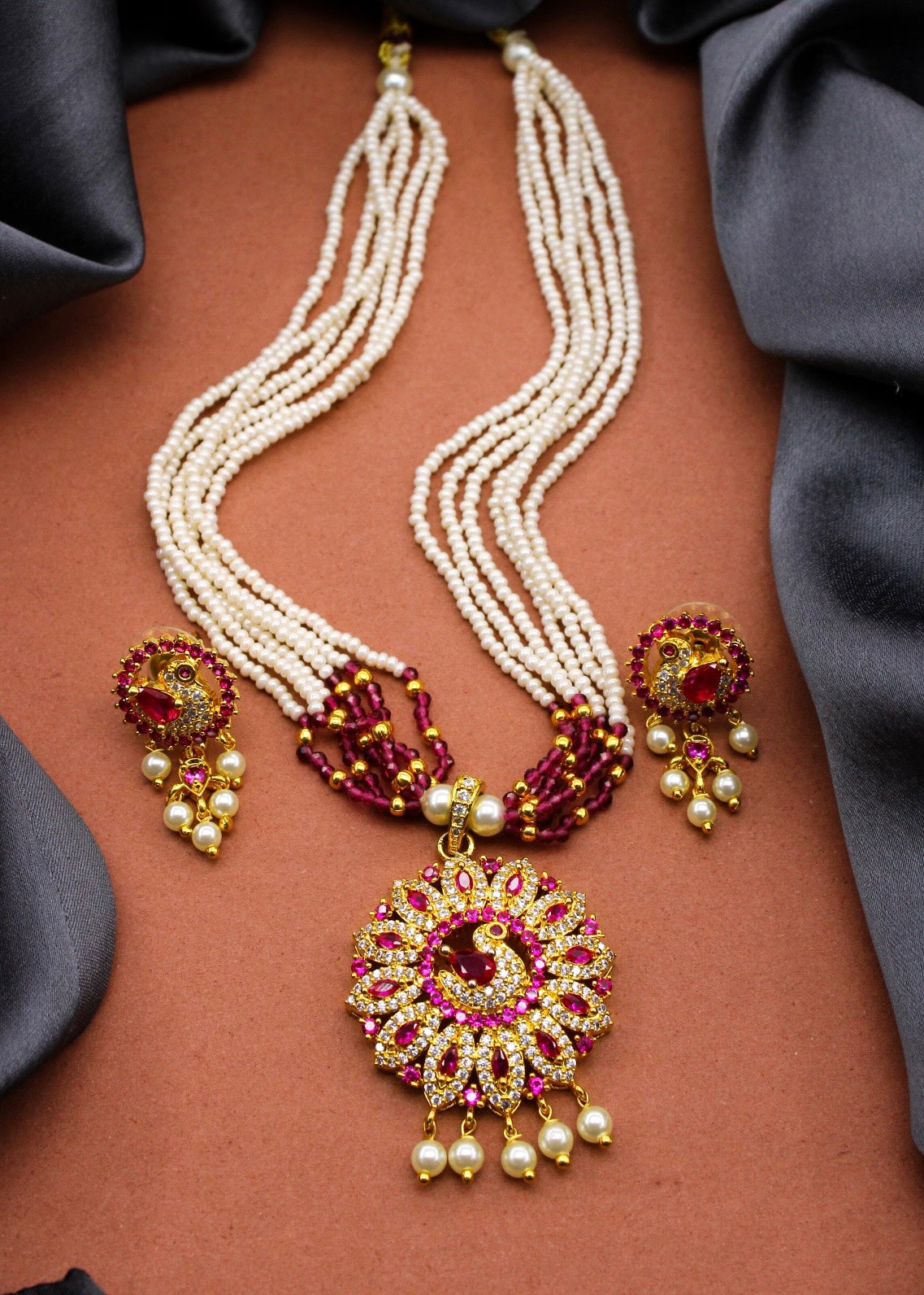 ENTICING PEACOCK NECKLACE