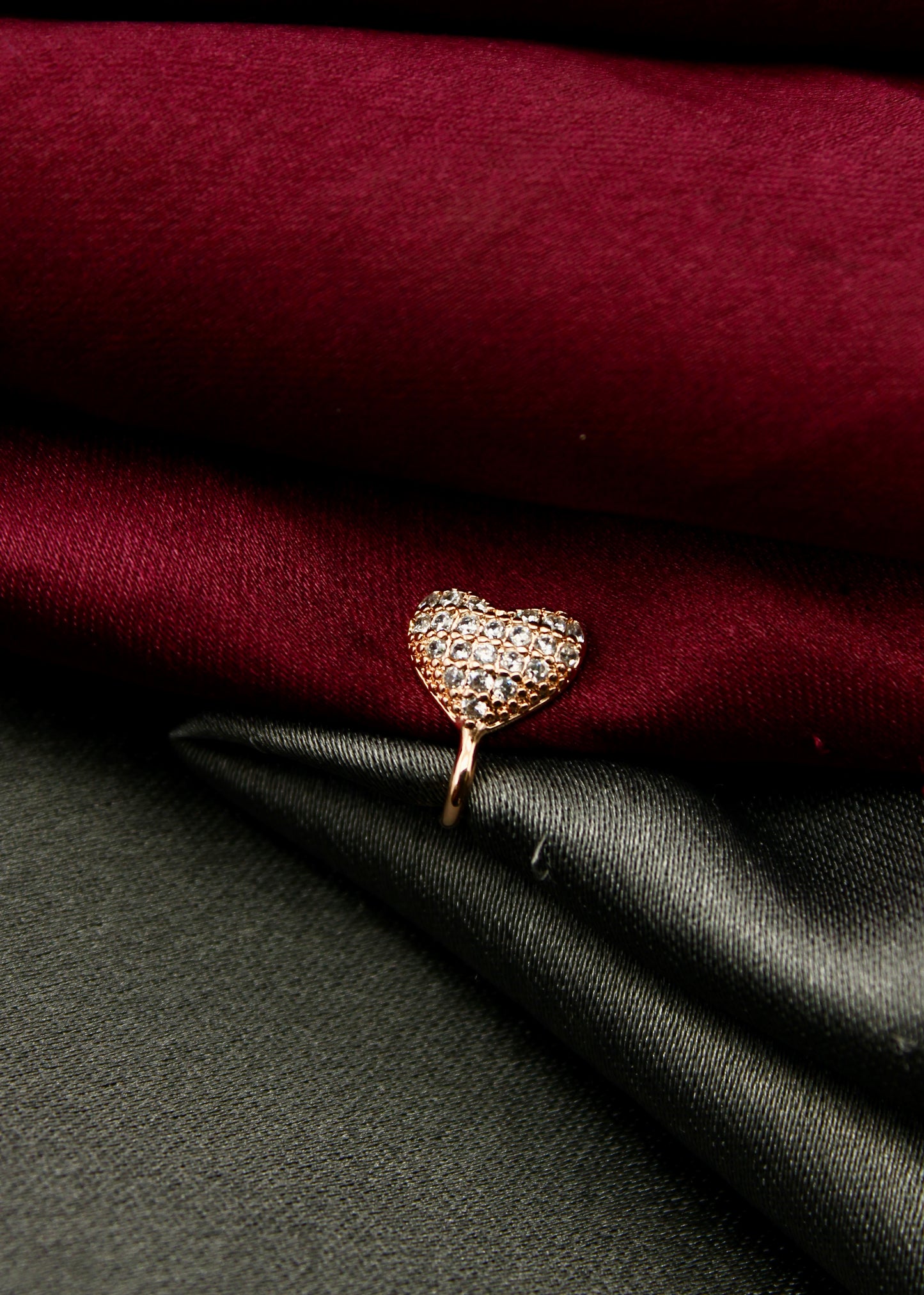 DELIGHT HEART SHAPE NOSE PIN