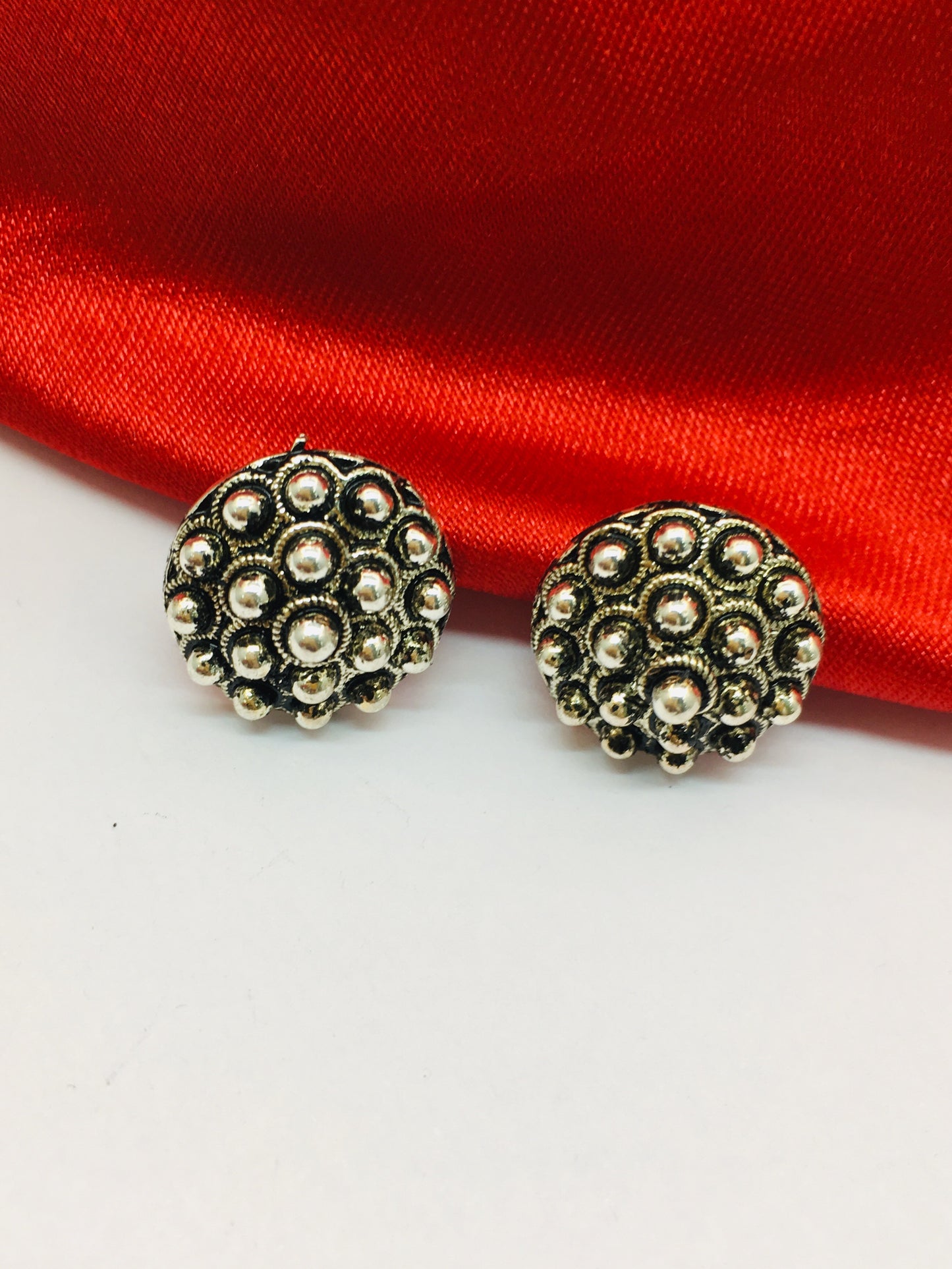 OXIDISED BEADS STUDS