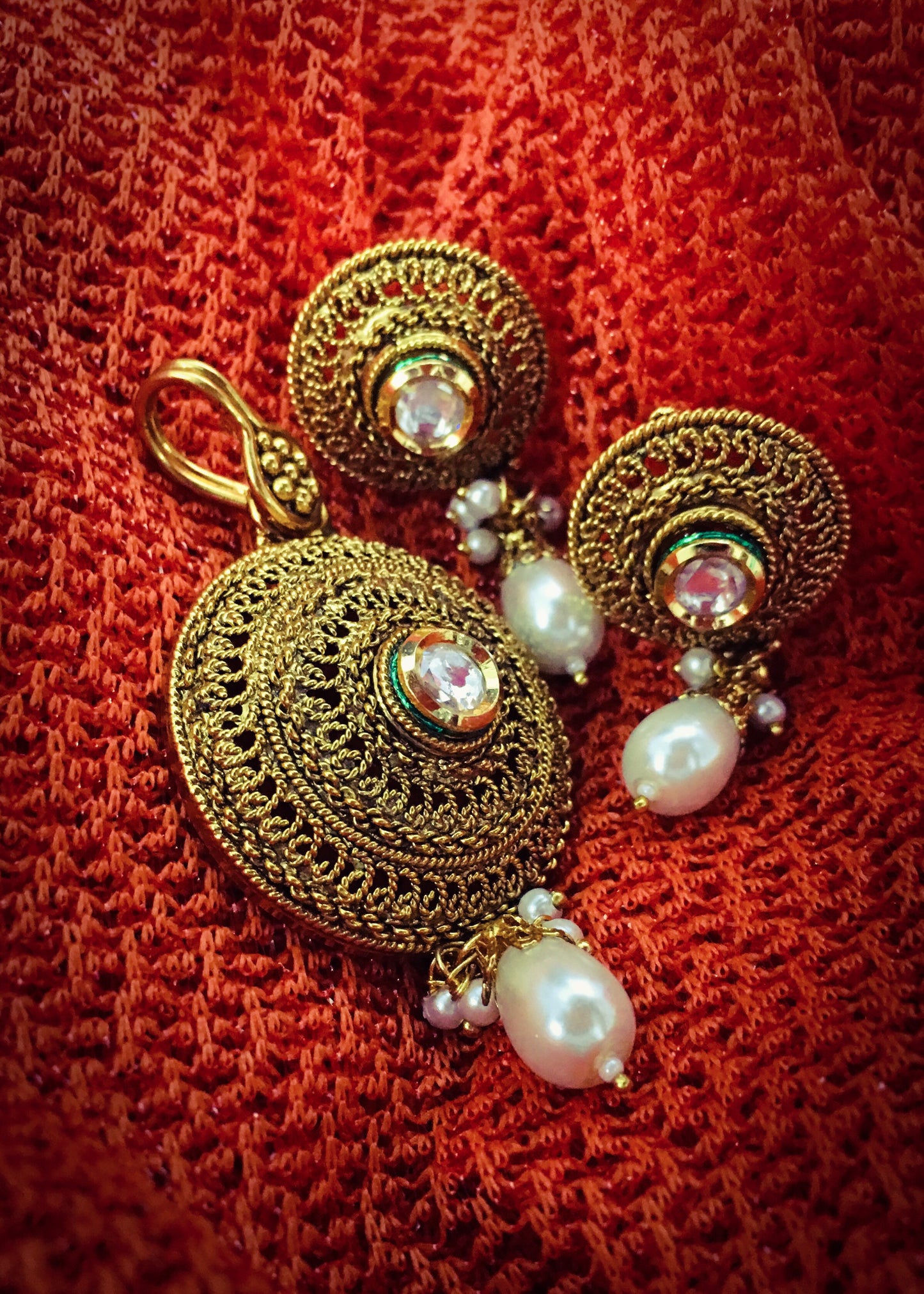 PEARL BEADS CIRCULAR PENDANT SET